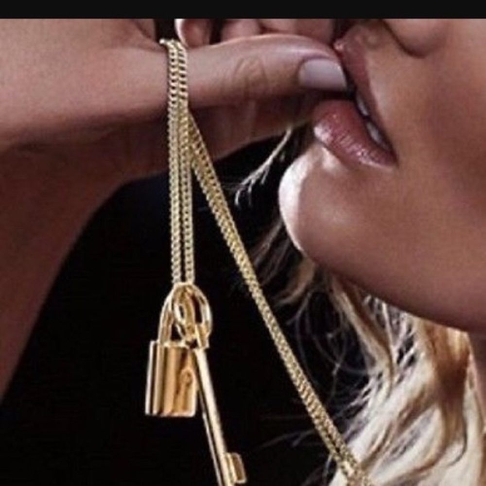 Victoria's Secret scandalous lock and key